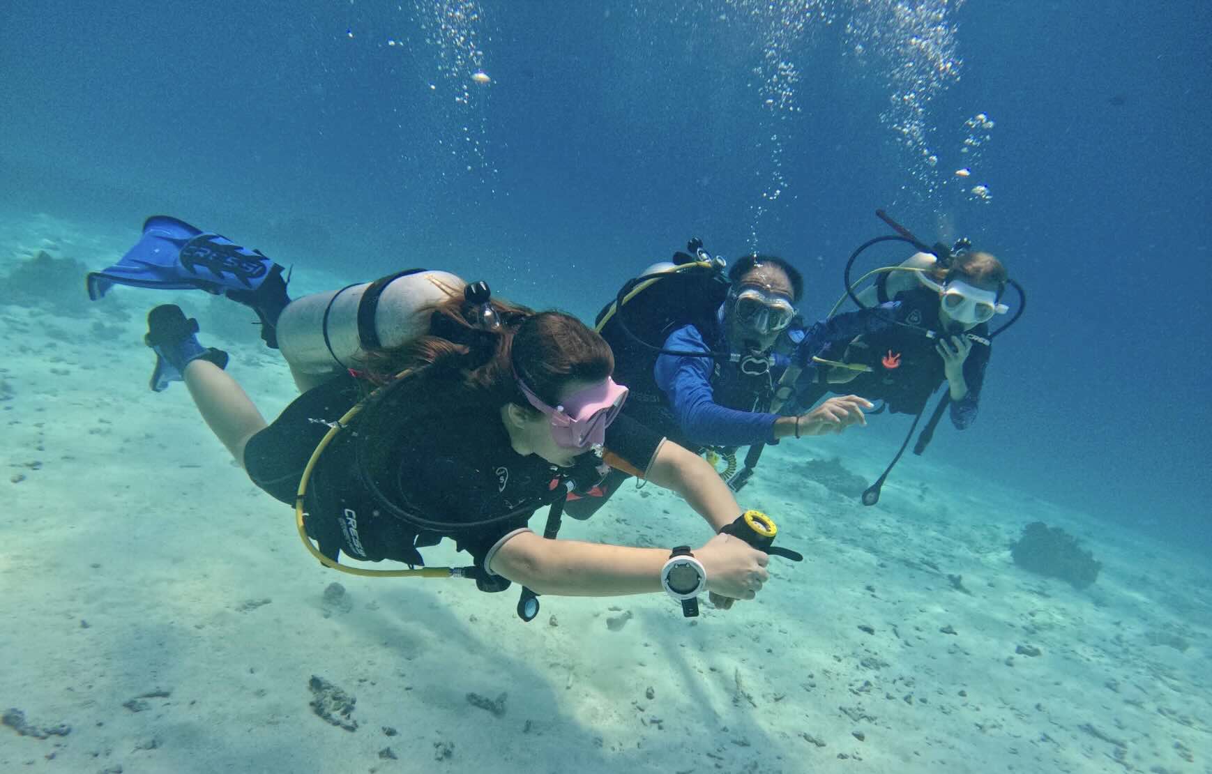 Dives Guru dive shop in Phuket, Thailand Dives Guru dive shop in Phuket, Thailand